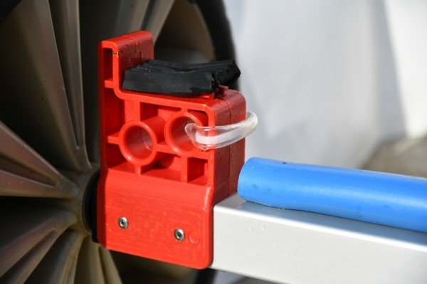 Trailer side mount velcro hose